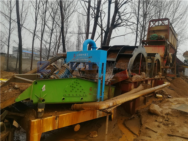 山東棗莊-<a href=http://m.dianpos.com.cn/tags/xishahuishouji target=_blank class=infotextkey><a href=//tags/xishahuishouji target=_blank class=infotextkey>細(xì)沙回收機(jī)</a></a>現(xiàn)場(chǎng)54.jpg